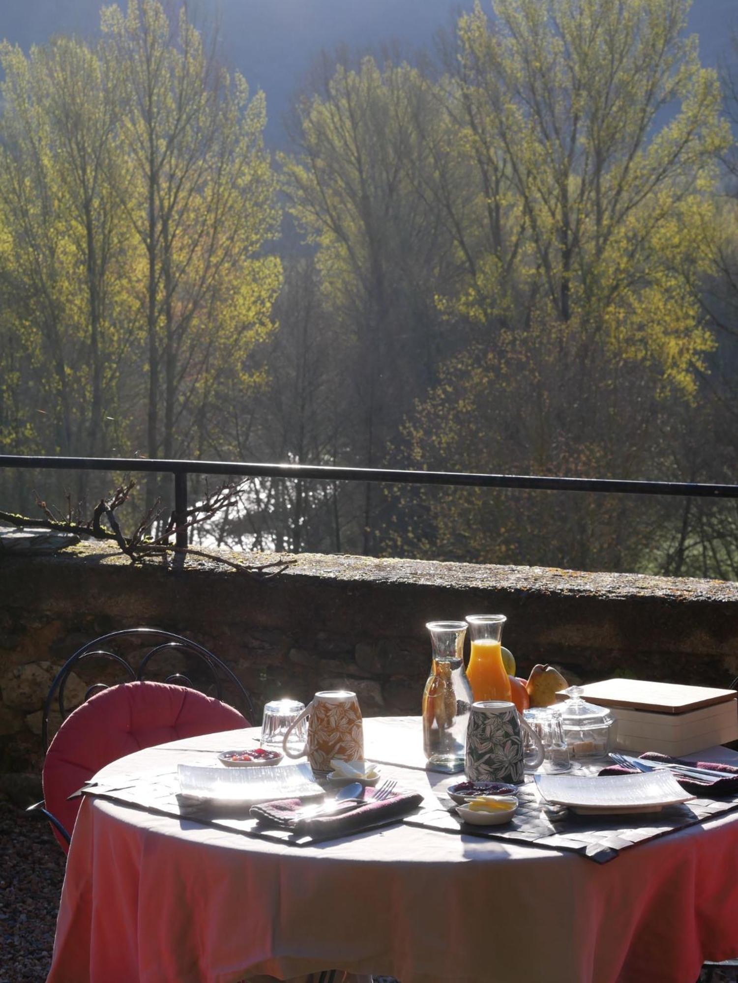 Les Jardins De Lumiere Bed & Breakfast Brusque Exterior photo